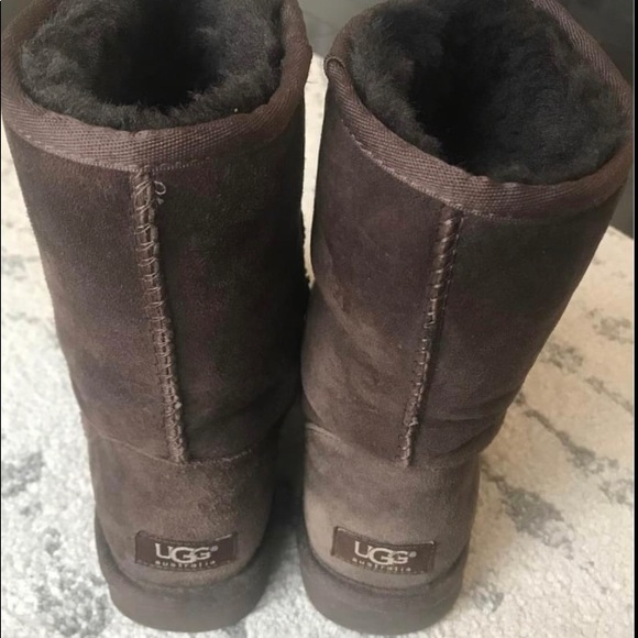 UGG boot size 7 - Picture 2 of 4